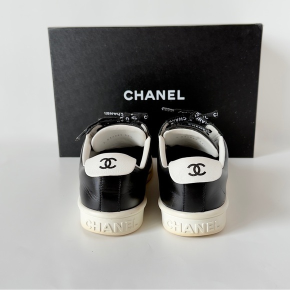 Chanel Women’s Leather Sneakers size Italy 38.5 (US8). - Picture 5 of 8